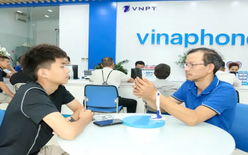 بإمكان مشتركي خدمات الهاتف المحمول التحقق من صحة شرائح SIM الخاصة بهم ذاتيًا على VNeID ابتداءً من 15 أبريل.